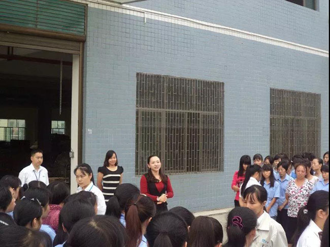 員工尹秀梅老公住院，其家庭極為貧困，公司···